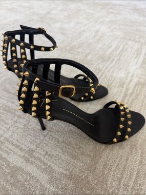 Giuseppe ZANOTTI design studded accents sandals sz 38